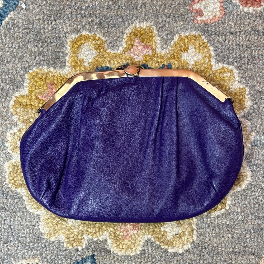 Vintage genuine leather bag in a rich purple - Picture 4 of 6